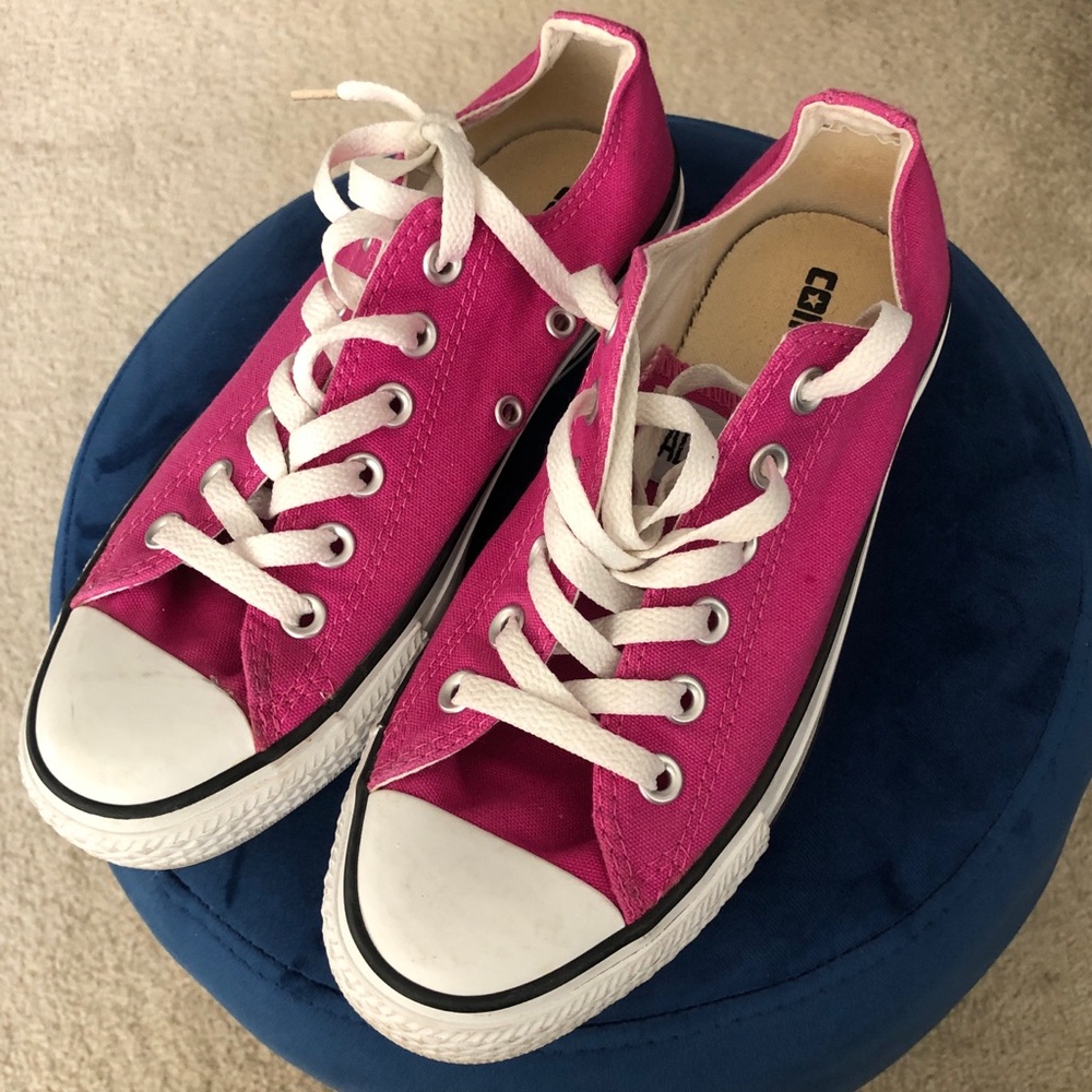 Converse Chuck Taylor all star lo raspberry rose unisex size 5 = women’s 7